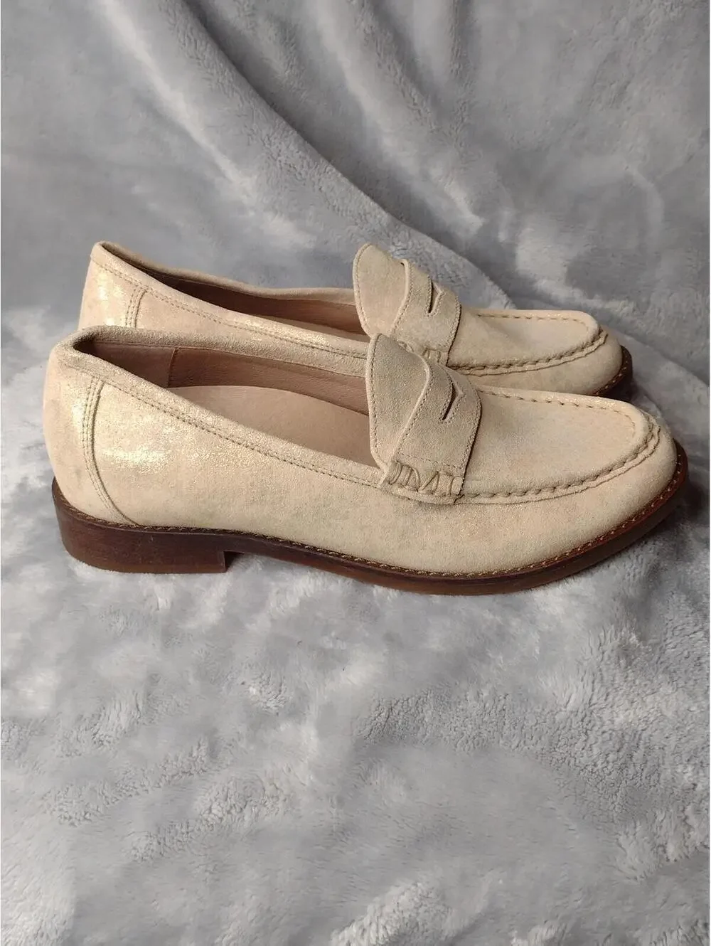 NWOT Vionic Women's Gold Leather/Waverly Loafers Size 5